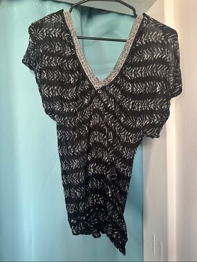 Free People Black & White Sheer V-Neck Patterned Short Sleeve Tee